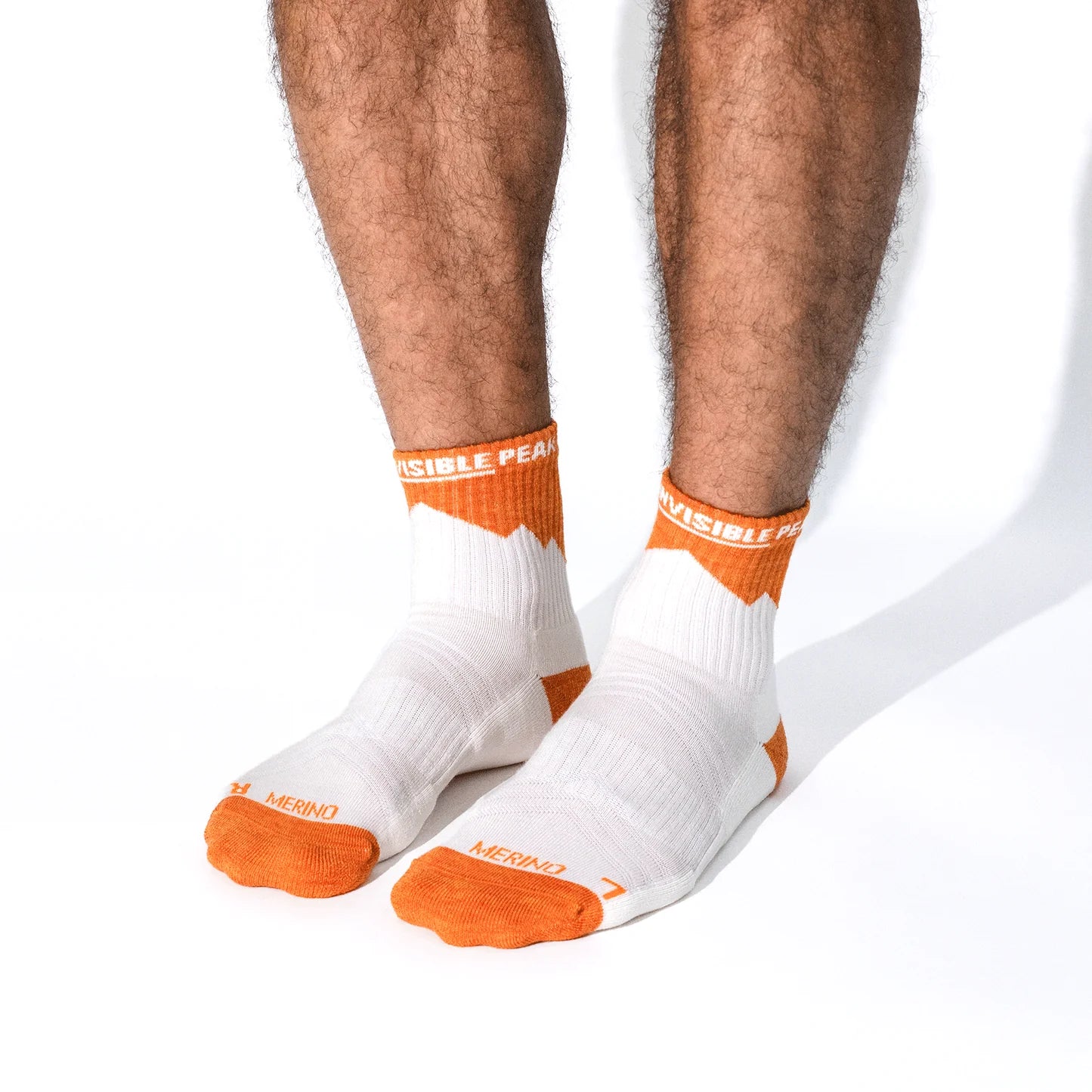 INVISIBLE X THE PEAK HUNTER：美麗諾羊毛越野跑針對性緩衝中筒襪