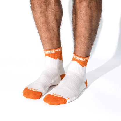 INVISIBLE X THE PEAK HUNTER：美麗諾羊毛越野跑針對性緩衝中筒襪