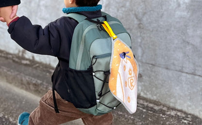 小朋友掛書包手巾仔